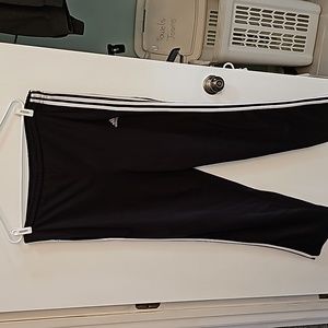 Mens Adidas Exercise Pants. Size Medium. Drawstring and Elastic waist. Black